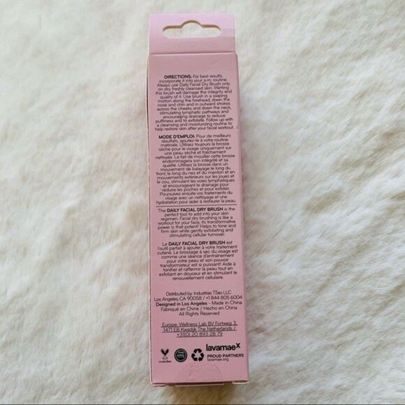 Daily Concepts Daily Facial Dry Brush Beechwood Wood Handle Soft Nylon Bristles - Picture 7 of 9